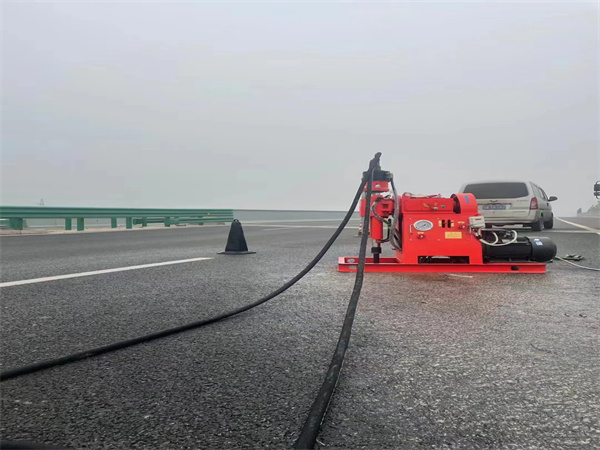 通海马路路基路面开裂下沉注浆加固灌浆